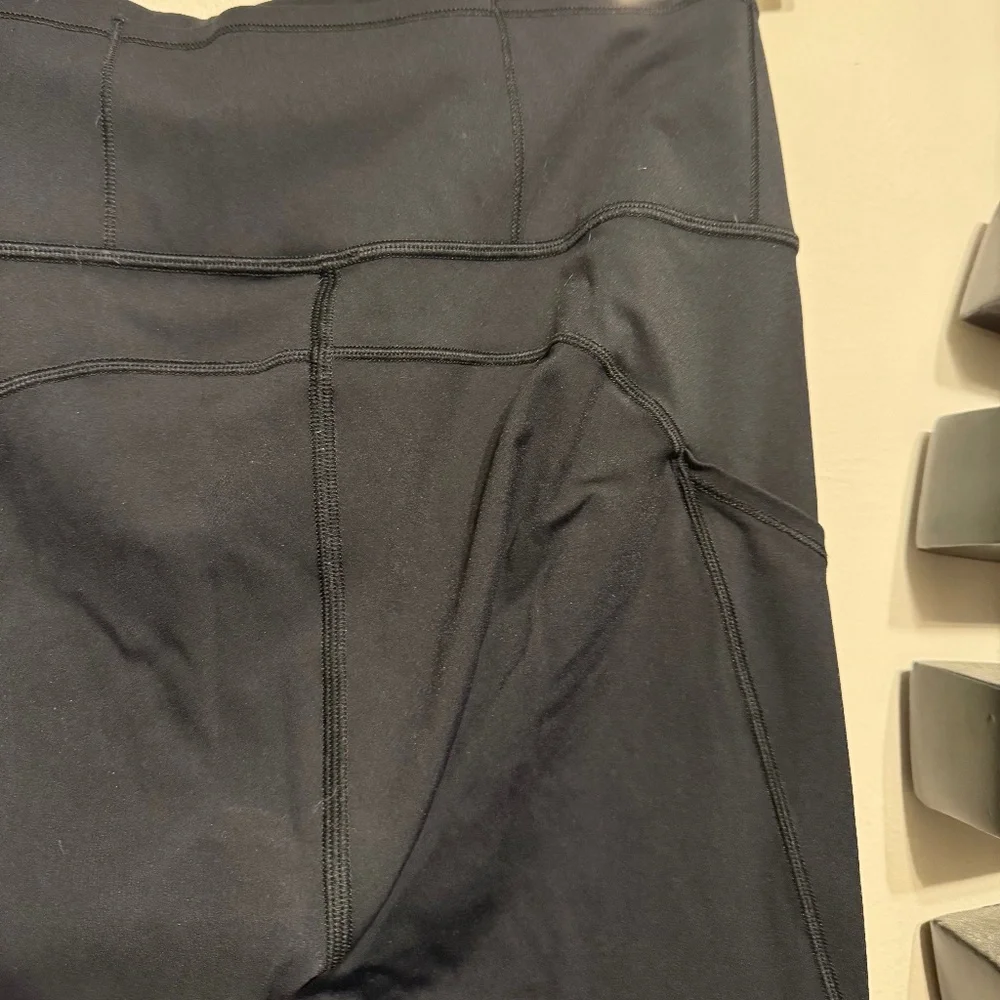 Lululemon Black Cropped Leggings with Pockets Size 10 - Picture 8 of 12